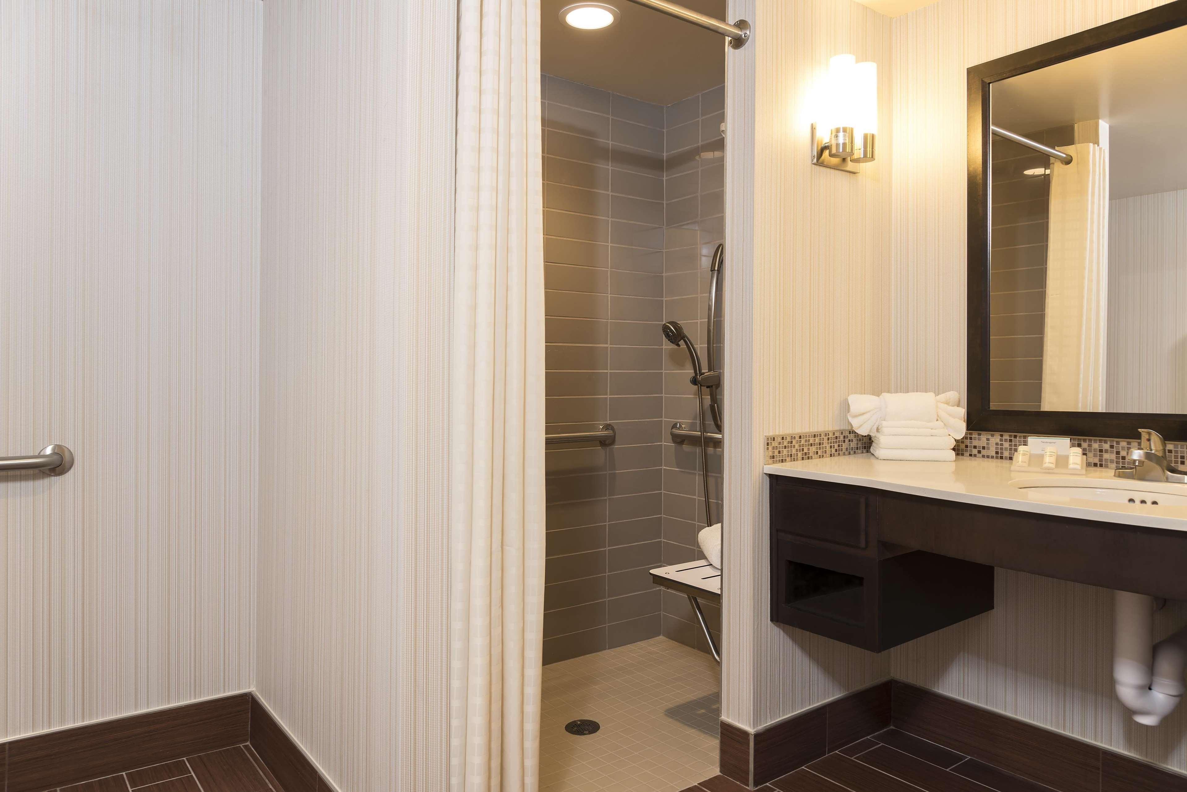 Hilton Garden Inn Louisville Downtown Bagian luar foto