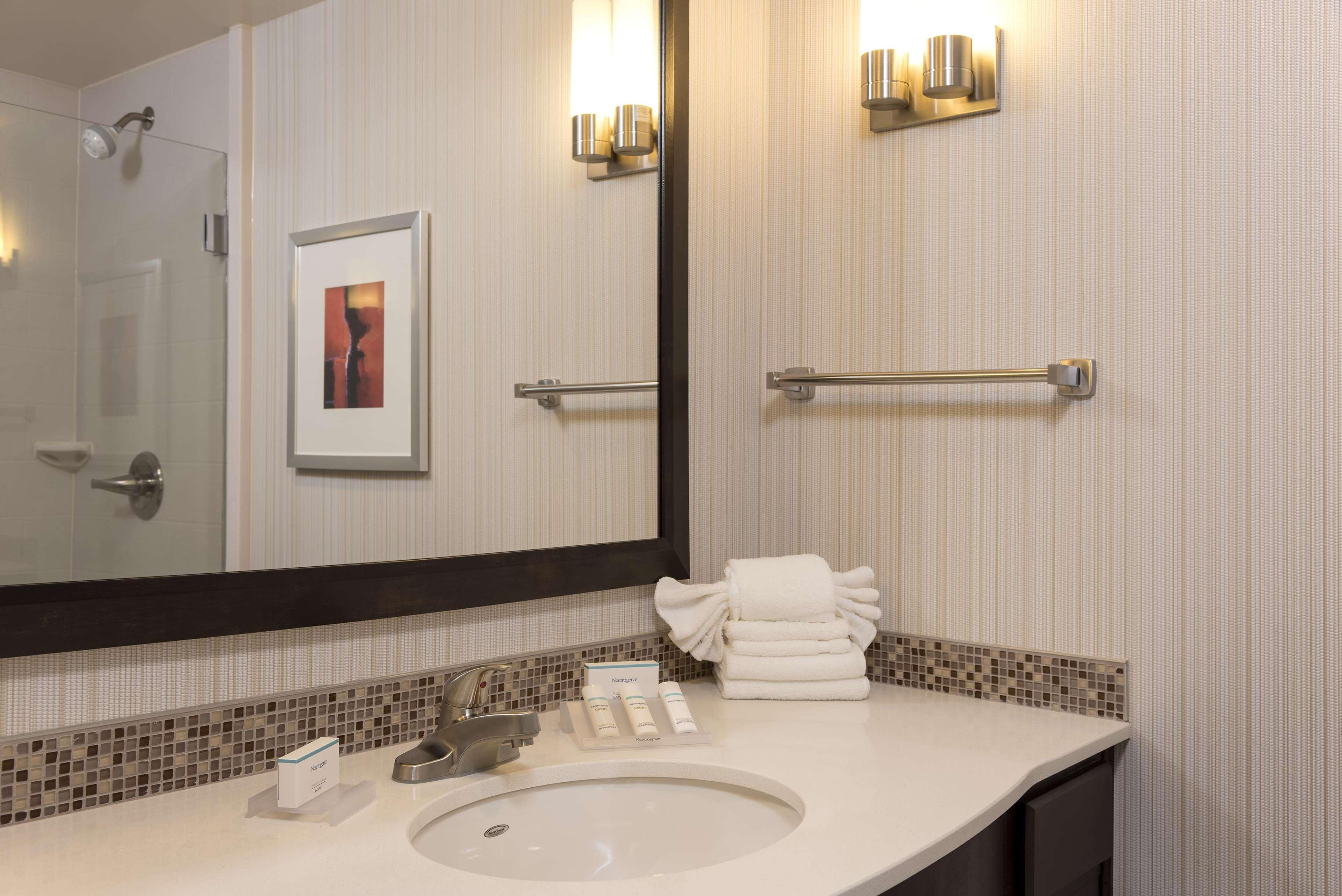 Hilton Garden Inn Louisville Downtown Bagian luar foto