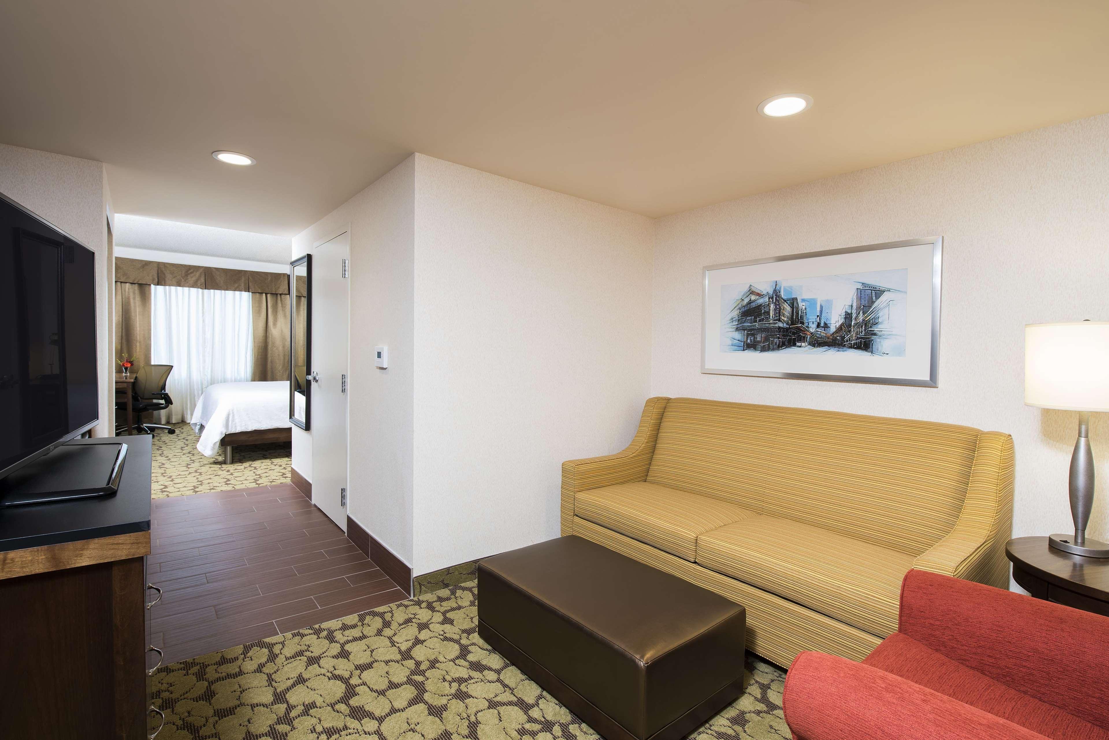 Hilton Garden Inn Louisville Downtown Bagian luar foto
