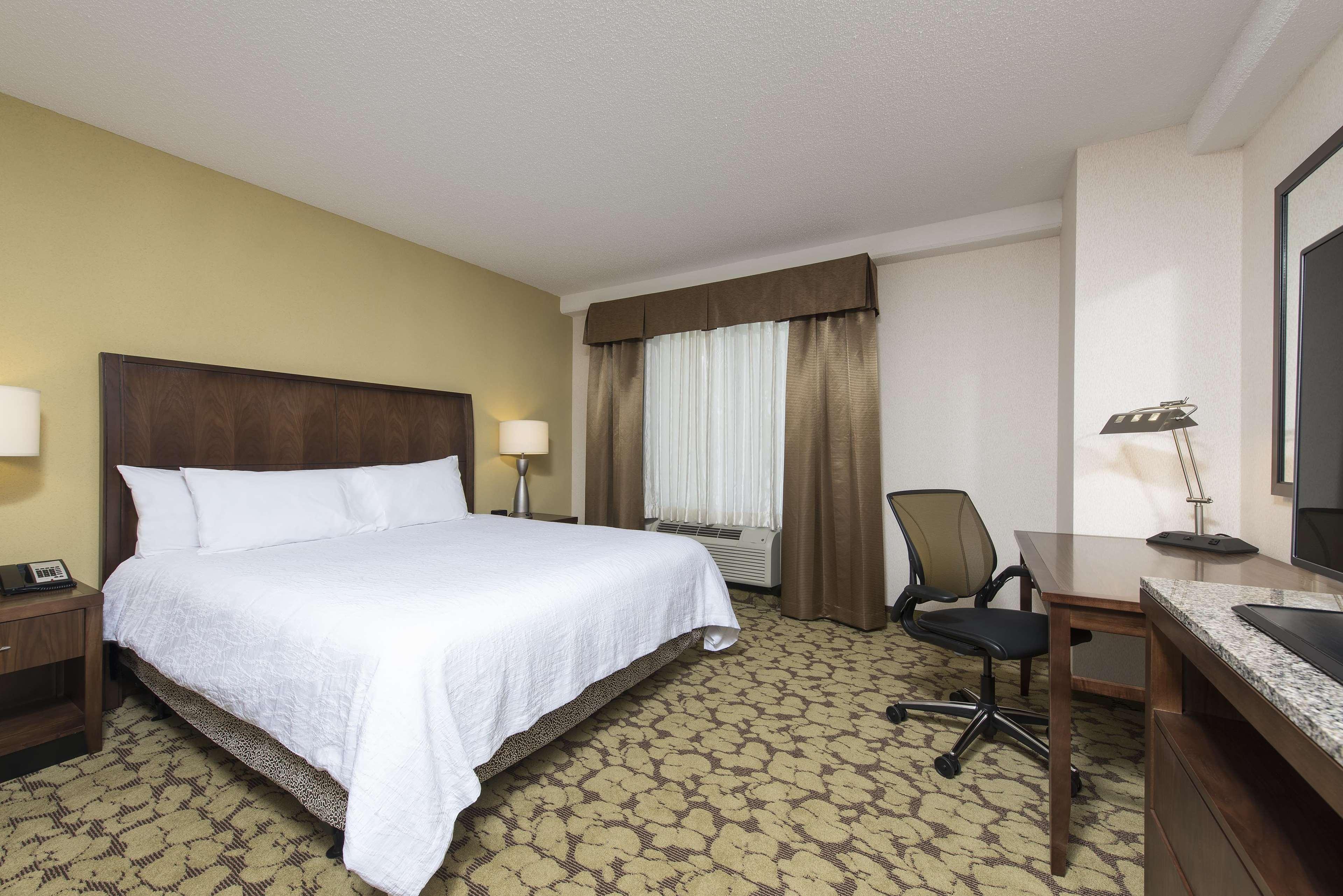 Hilton Garden Inn Louisville Downtown Bagian luar foto