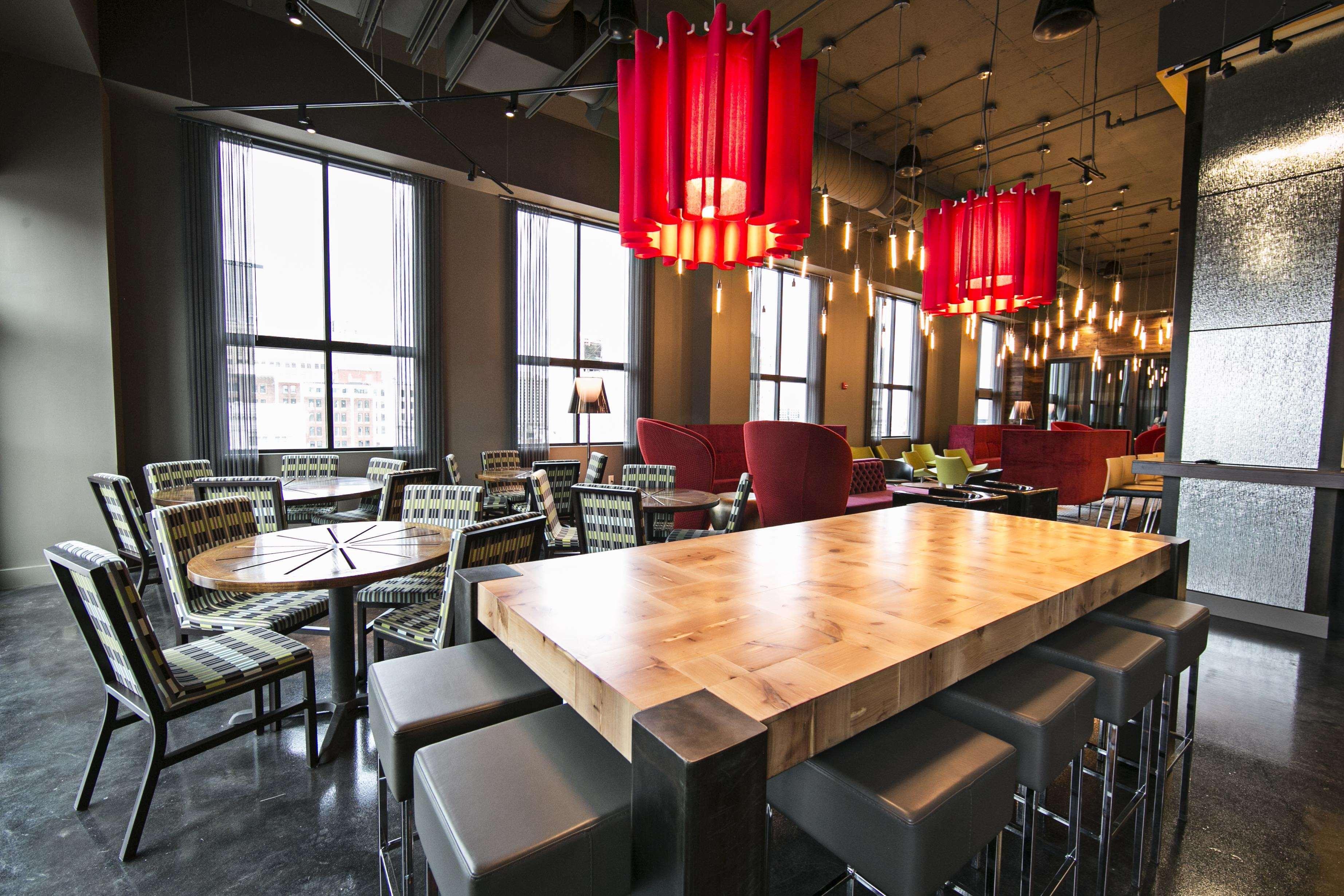 Hilton Garden Inn Louisville Downtown Bagian luar foto