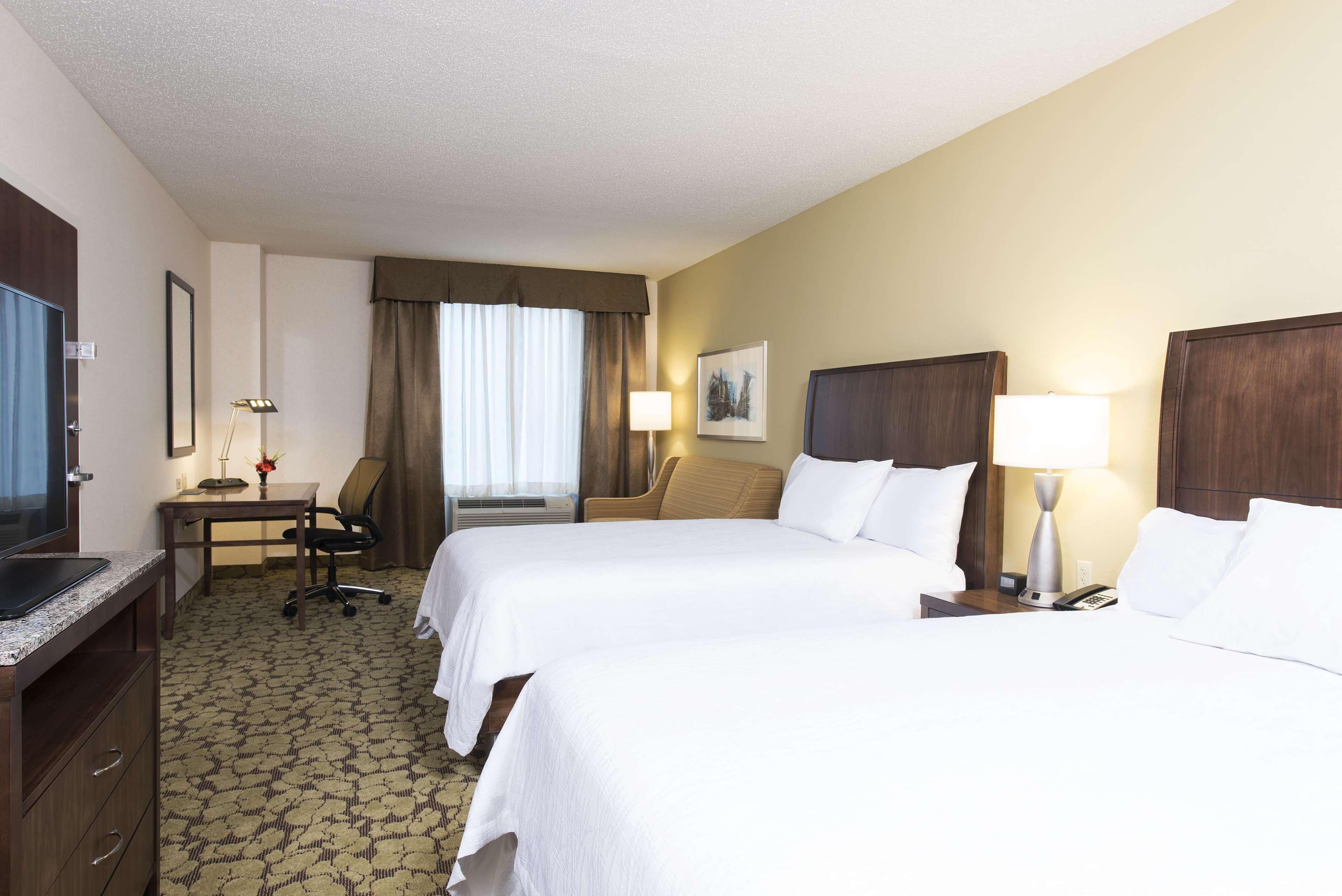 Hilton Garden Inn Louisville Downtown Bagian luar foto