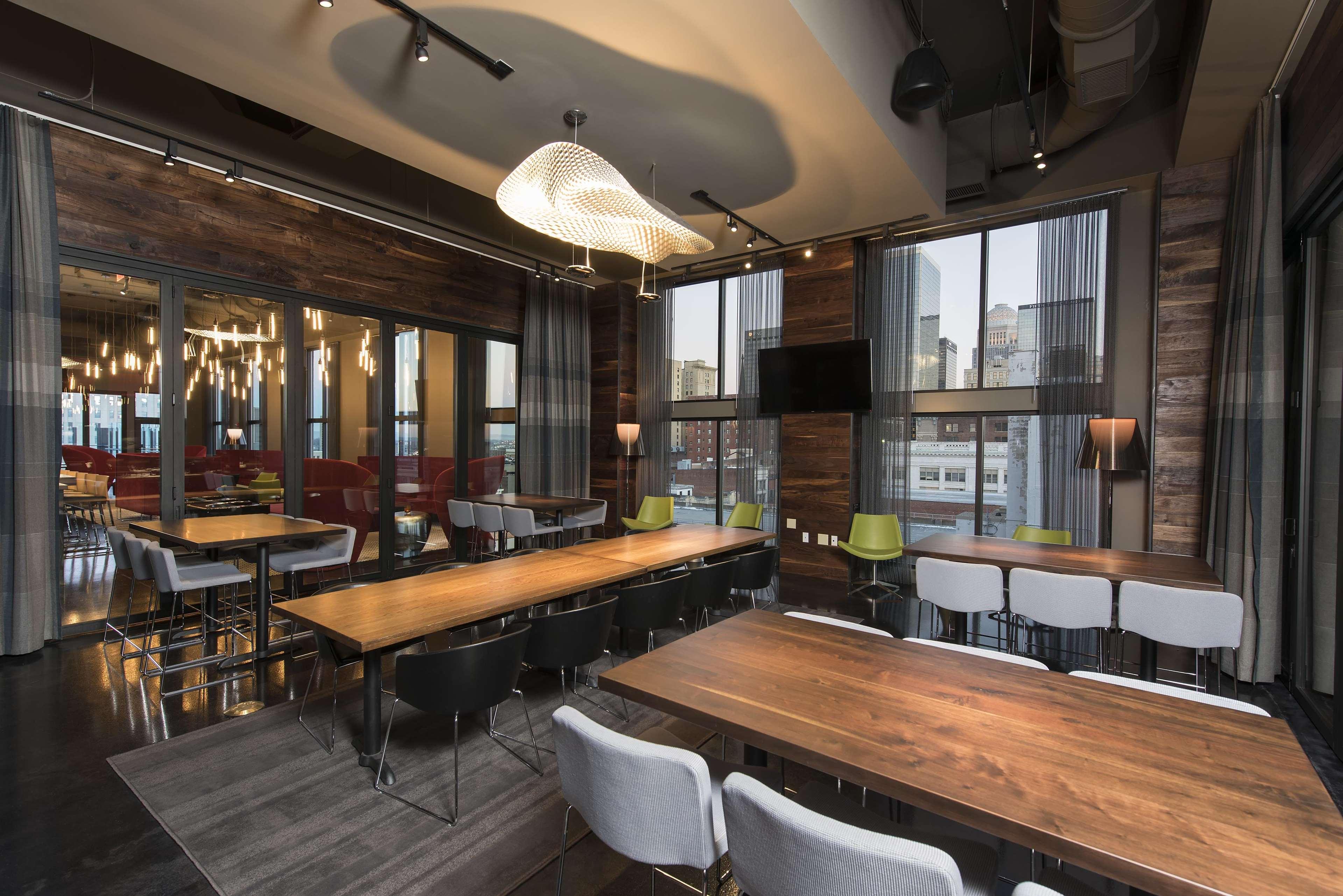 Hilton Garden Inn Louisville Downtown Bagian luar foto