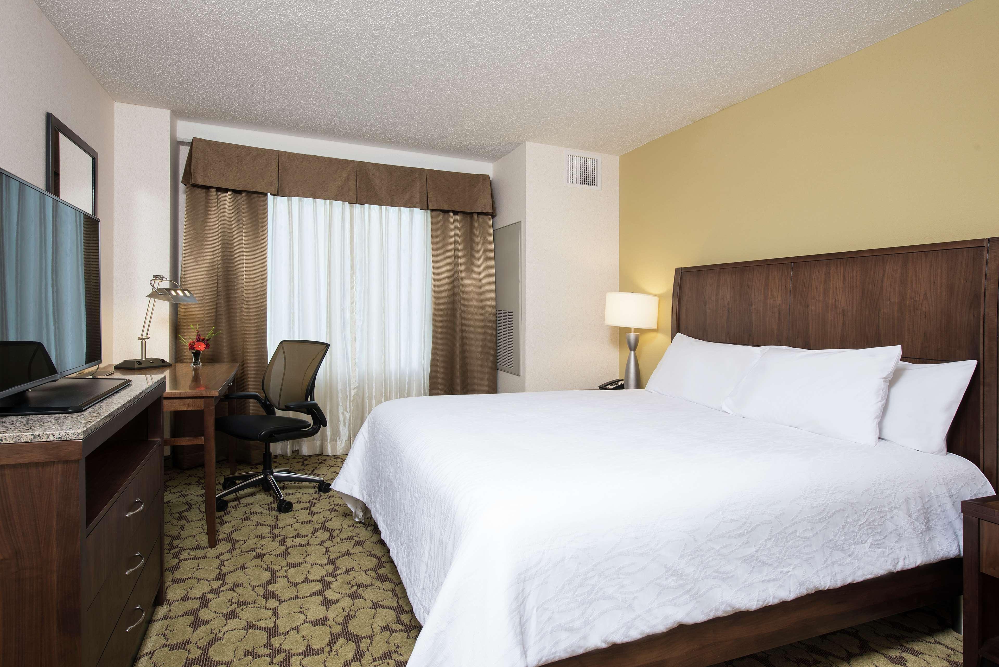 Hilton Garden Inn Louisville Downtown Bagian luar foto