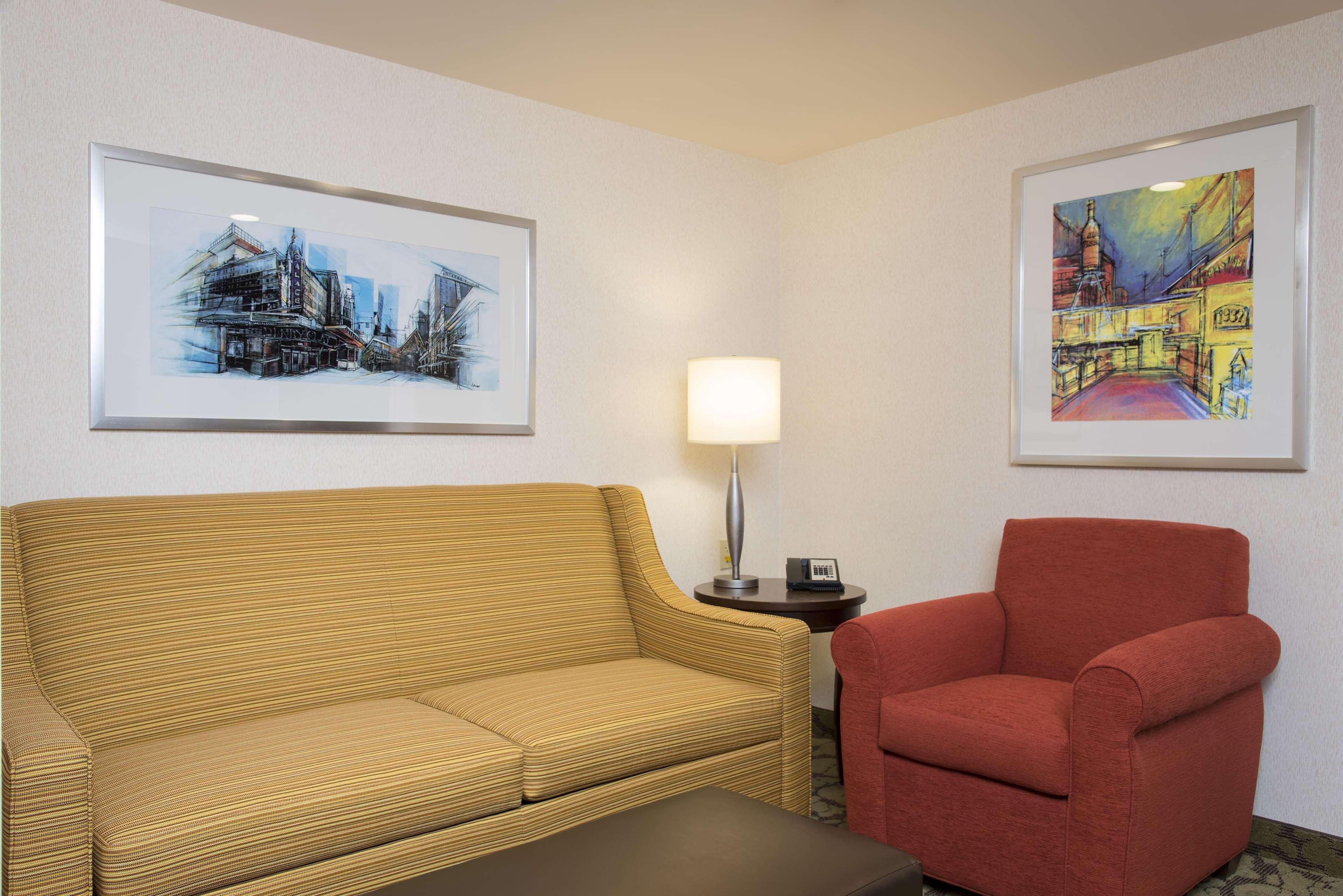Hilton Garden Inn Louisville Downtown Bagian luar foto