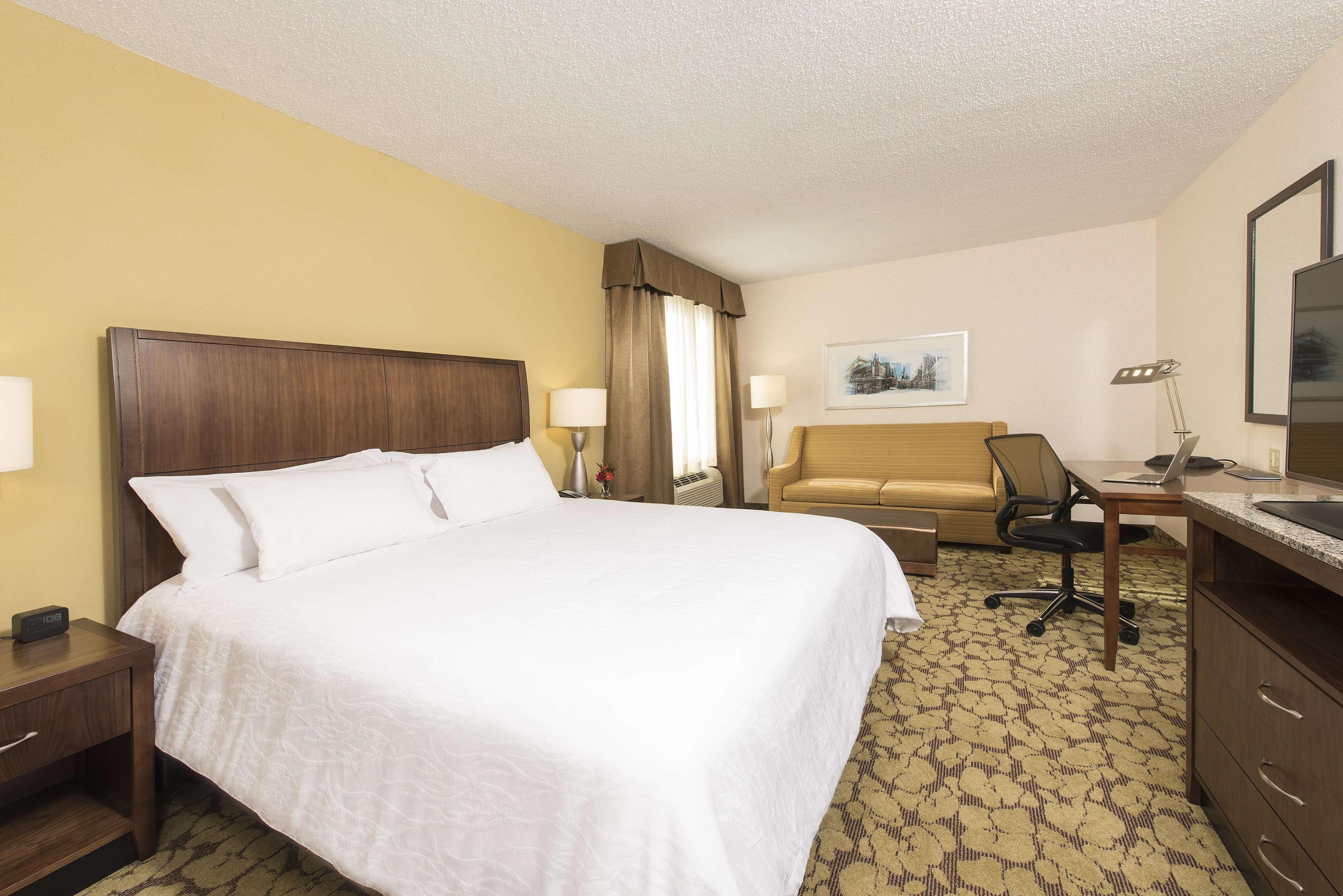 Hilton Garden Inn Louisville Downtown Bagian luar foto
