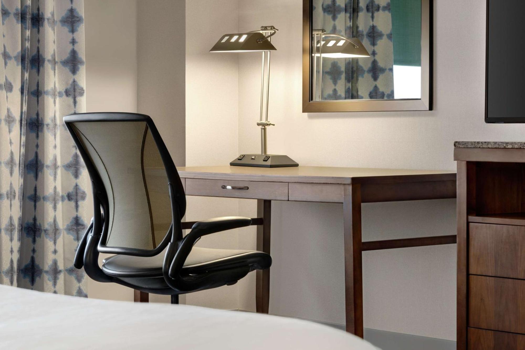 Hilton Garden Inn Louisville Downtown Bagian luar foto