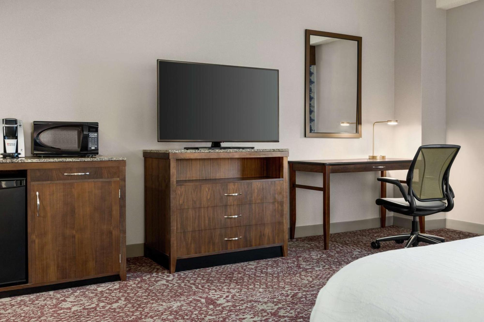 Hilton Garden Inn Louisville Downtown Bagian luar foto