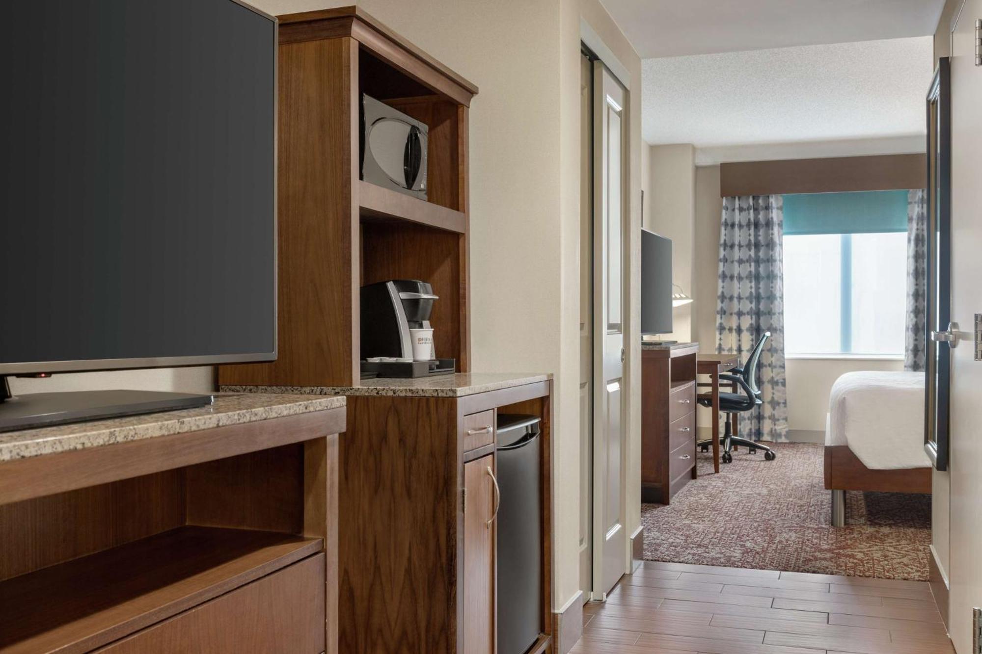 Hilton Garden Inn Louisville Downtown Bagian luar foto
