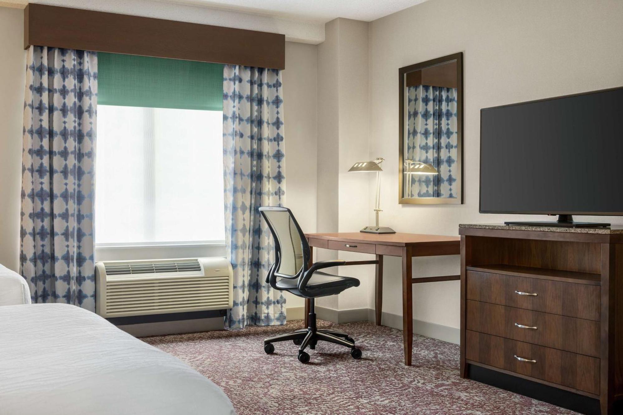 Hilton Garden Inn Louisville Downtown Bagian luar foto