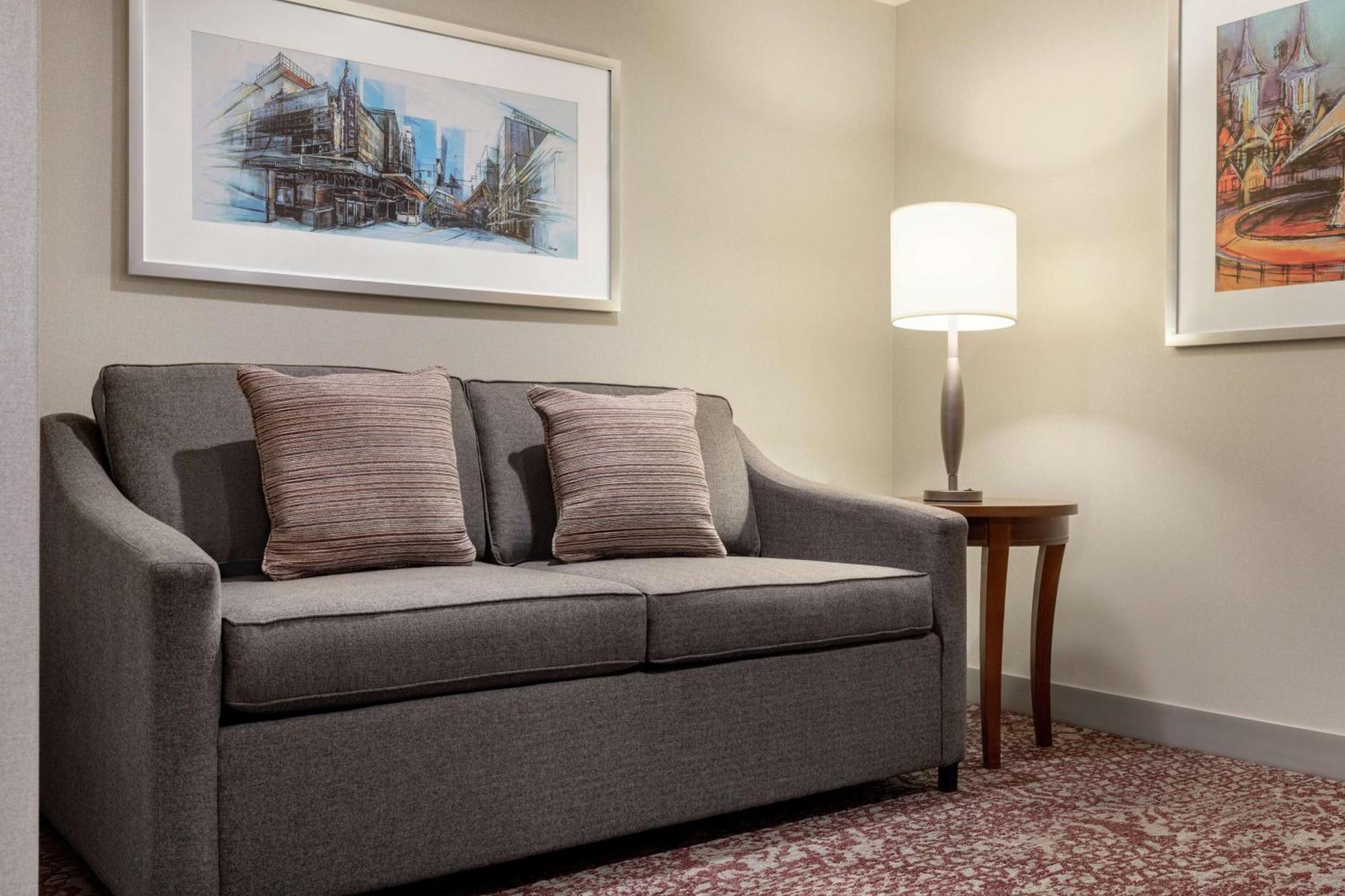 Hilton Garden Inn Louisville Downtown Bagian luar foto