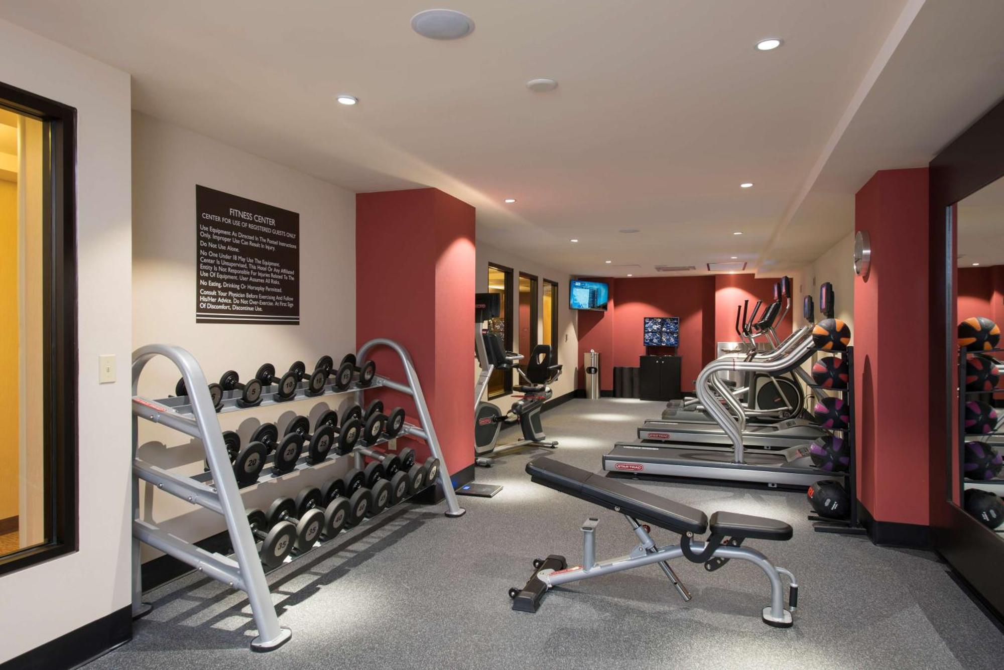 Hilton Garden Inn Louisville Downtown Bagian luar foto