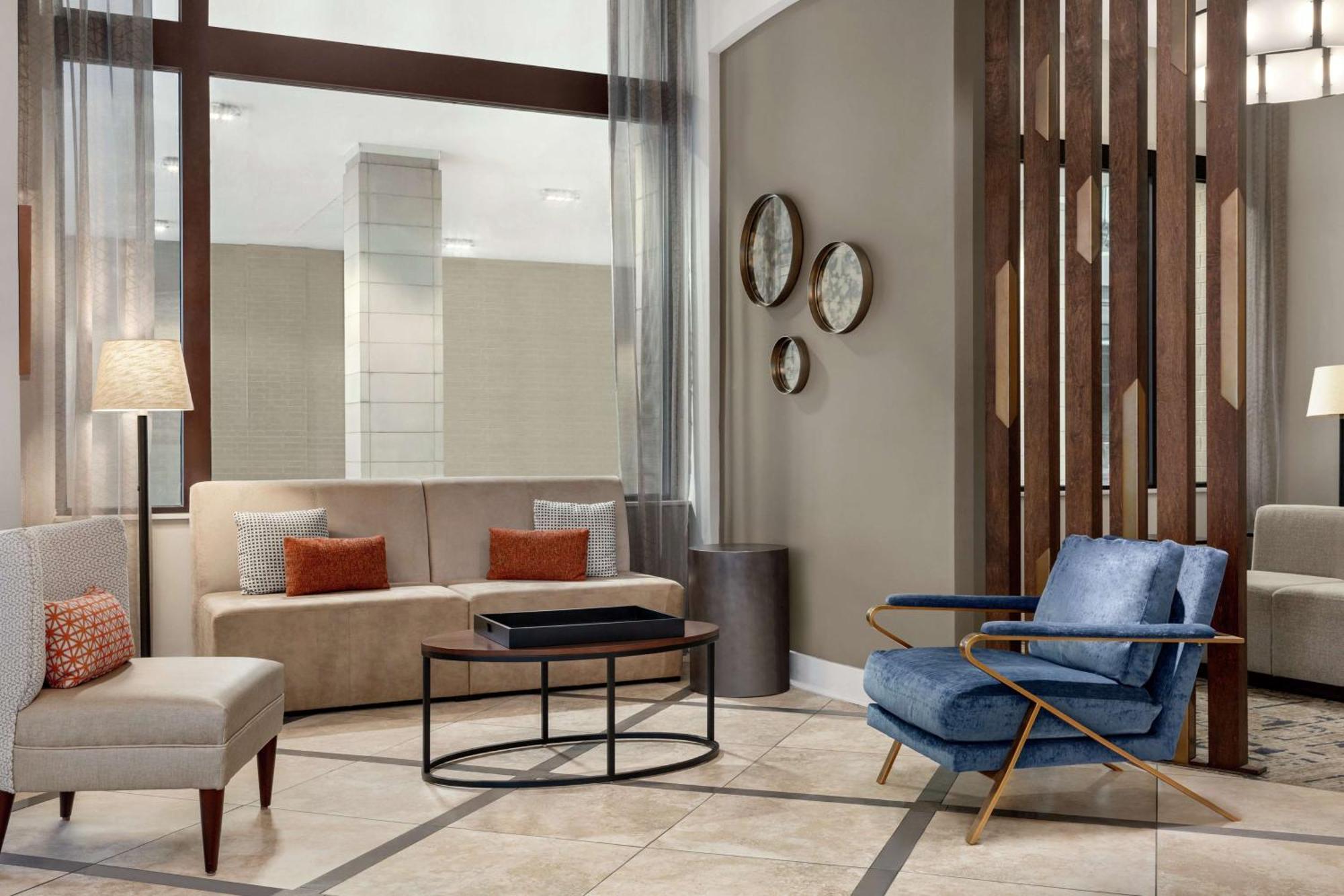 Hilton Garden Inn Louisville Downtown Bagian luar foto