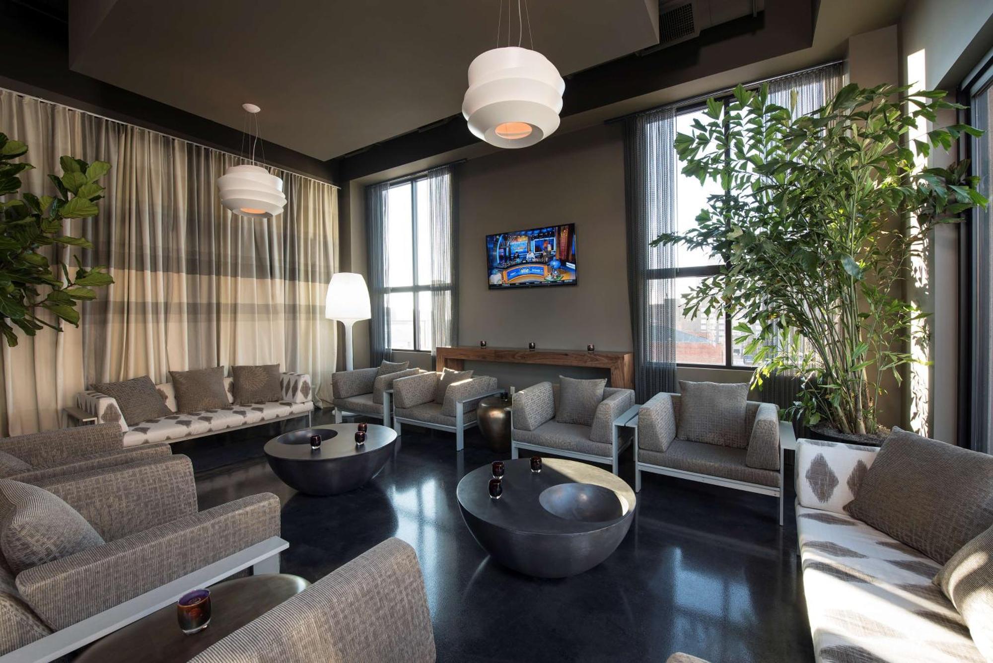 Hilton Garden Inn Louisville Downtown Bagian luar foto