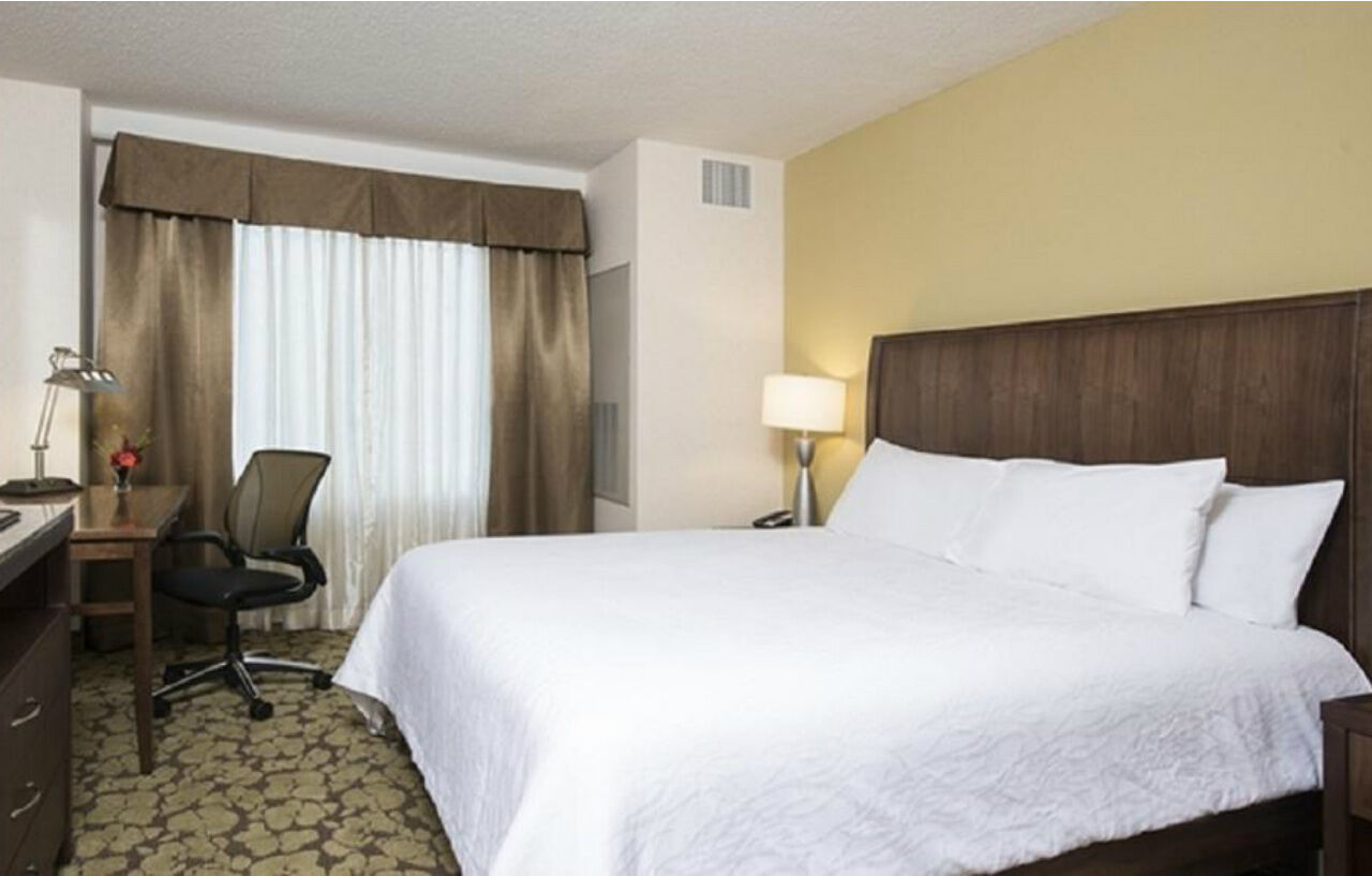 Hilton Garden Inn Louisville Downtown Bagian luar foto